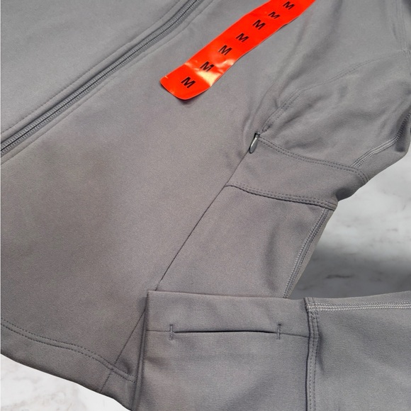 Jockey Women's Tulip Hem Yoga Jacket Zippered Pockets Thumbhole Cuff, Gray, M - Picture 3 of 5